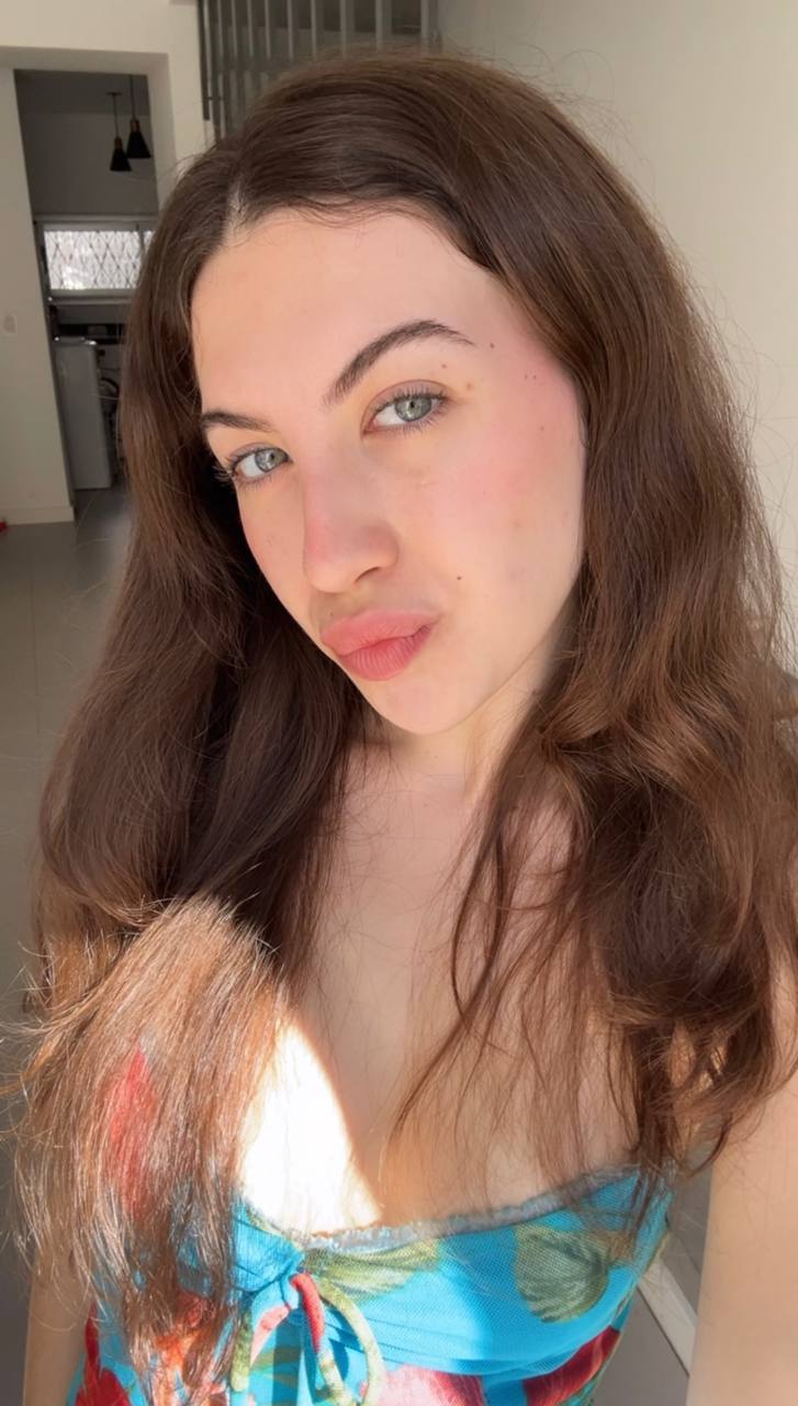 Nude girl Amber in Berlin