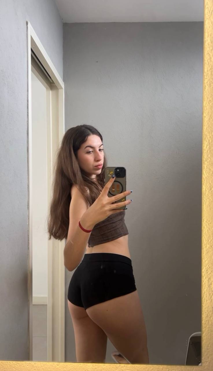 Amber in her underwear in Berlin