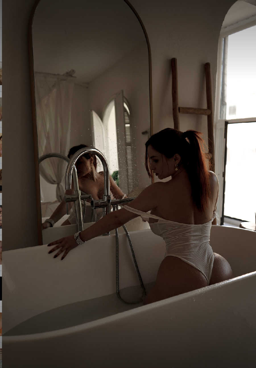 A playful frame from Miranda Faith nude — online in Berlin