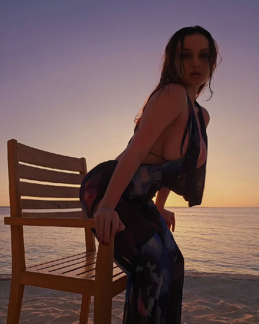 Sexy girl Miranda Faith nude in Berlin