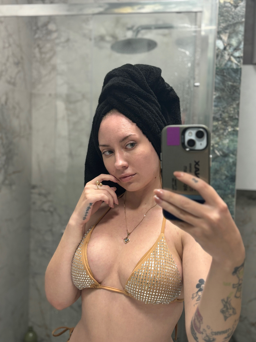 Nude girl KateV in Berlin