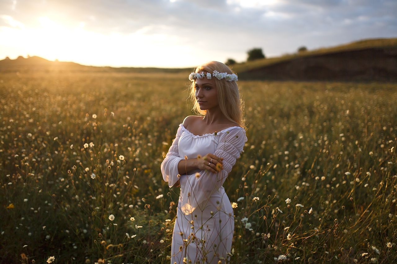 Girls in Slavic costumes in Berlin