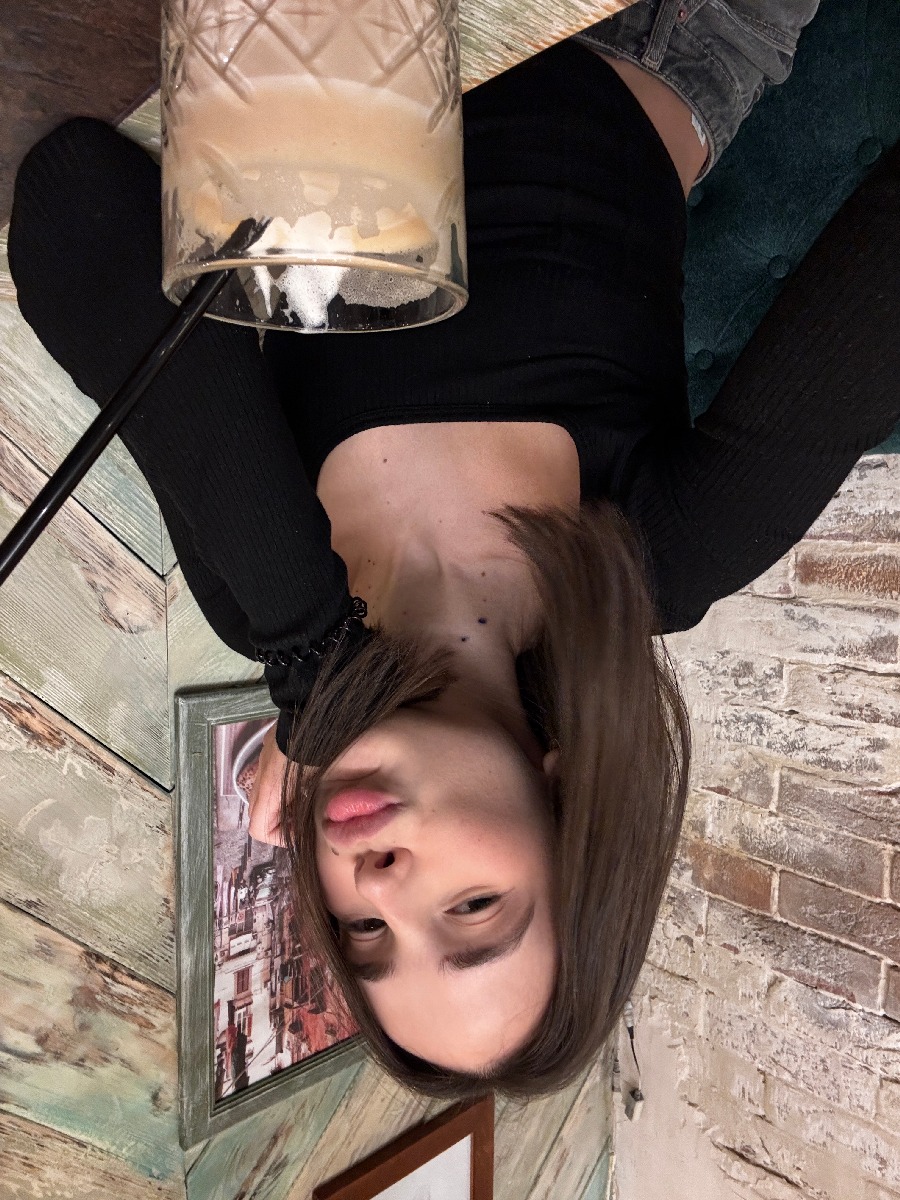 Fresh photos, fresh mood — Tina online in Berlin